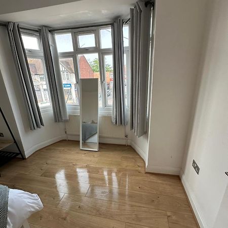 Central & Cozy 3Br Apt - High Chair - Free Parking London Exteriör bild