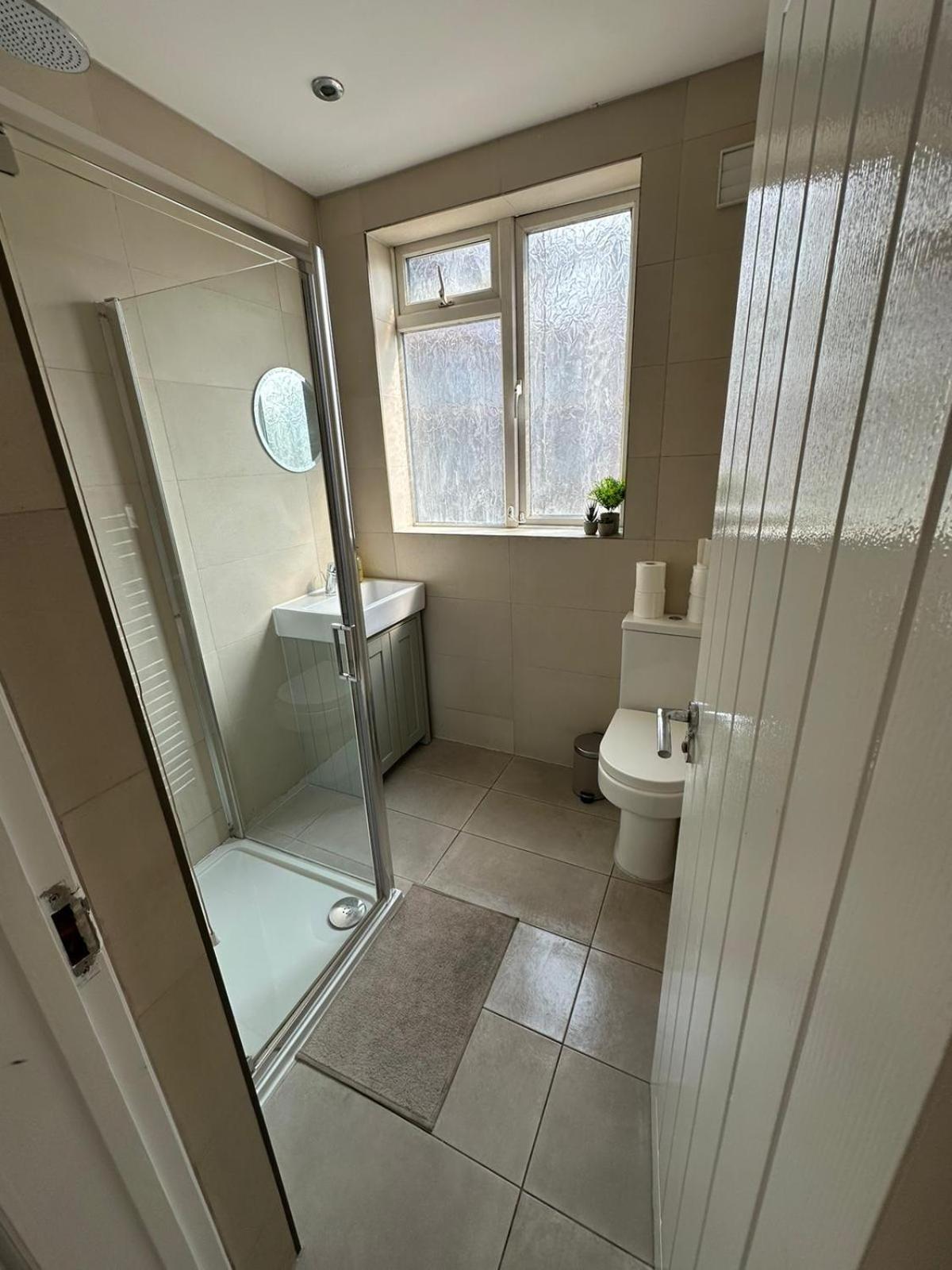 Central & Cozy 3Br Apt - High Chair - Free Parking London Exteriör bild