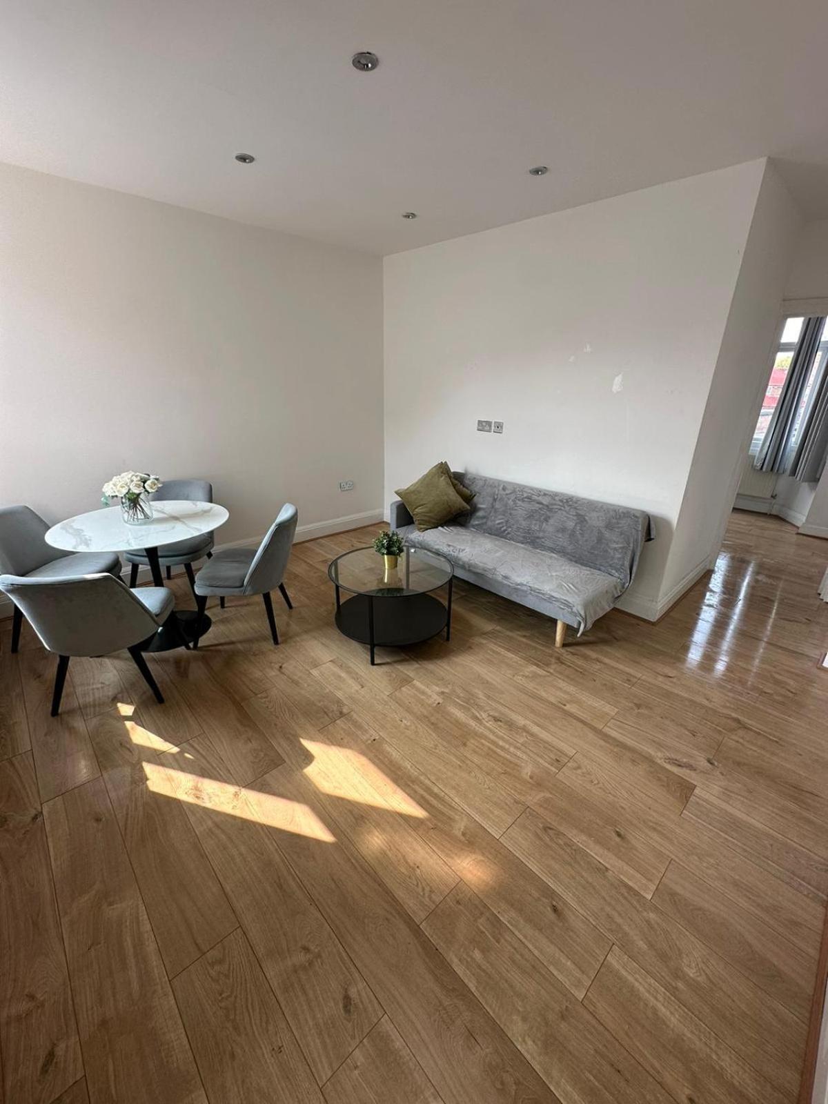 Central & Cozy 3Br Apt - High Chair - Free Parking London Exteriör bild
